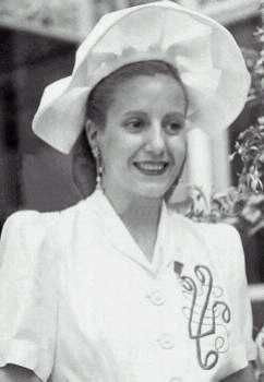 EVITA SONRIENTE