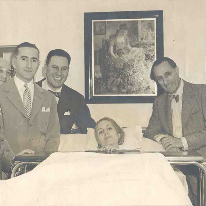 EVITA ENFERMA CON PERON Y EL DOCTOR FINOCHIETTO