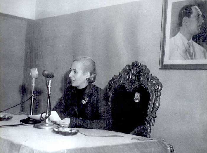 EVA PERON EN UN DISCURSO