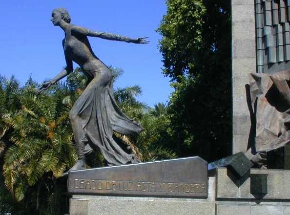 MONUMENTO A EVA PERON