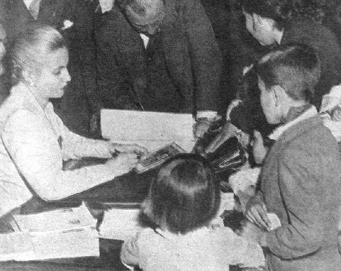 EVA PERON TRABAJANDO